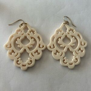 Elegant Cream Dangle doily Earrings plastic